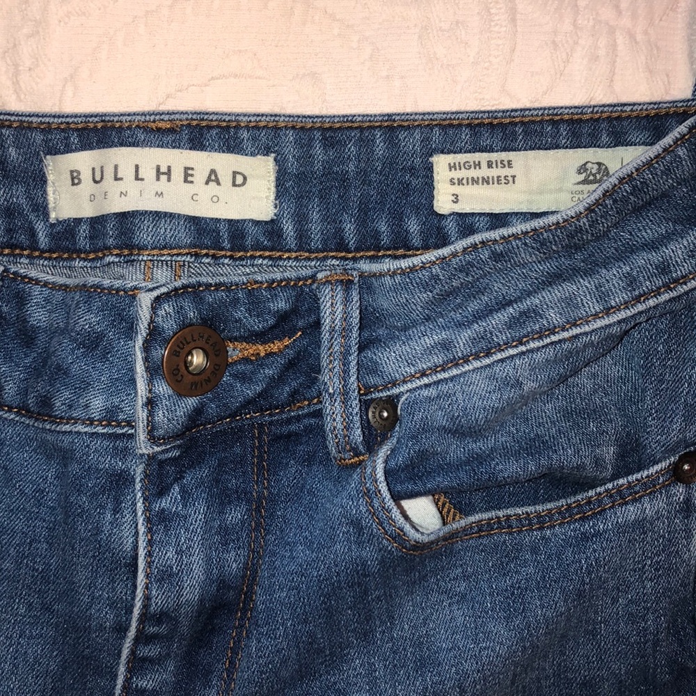 Bullhead Ripped Jeans - Picture 2 of 3